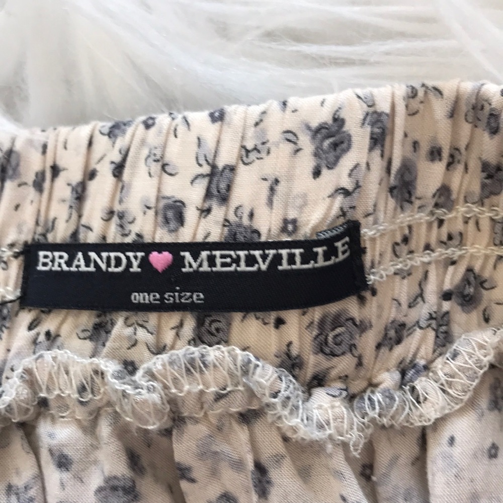 • Brandy Melville • Luma Mini Skirt Floral White - Picture 3 of 3